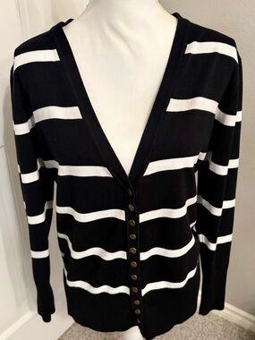 Women’s V-Neck button down cardigan sweater